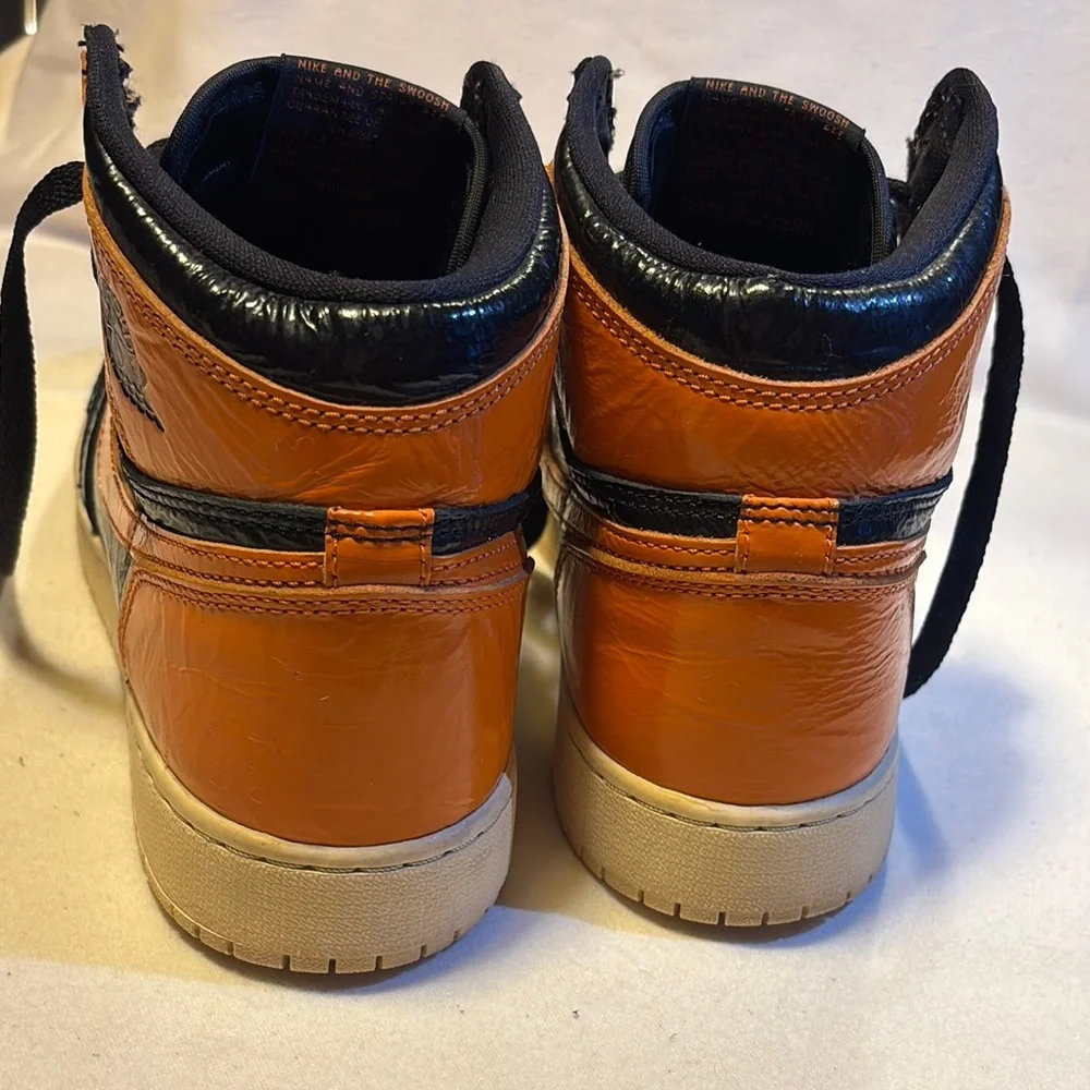 Jordan 1 Retro High
Shattered Backboard - Picture 3 of 6